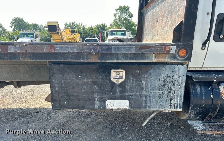 image for item DO6621 2009 International DuraStar 4300 flatbed truck