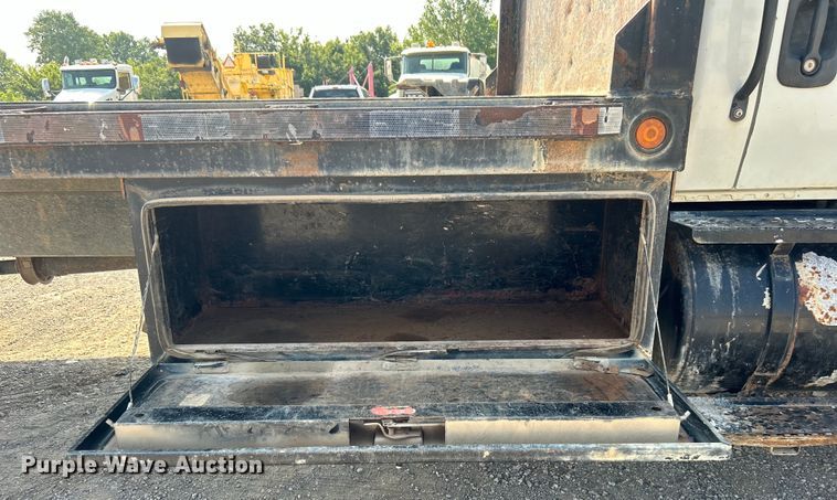 image for item DO6621 2009 International DuraStar 4300 flatbed truck