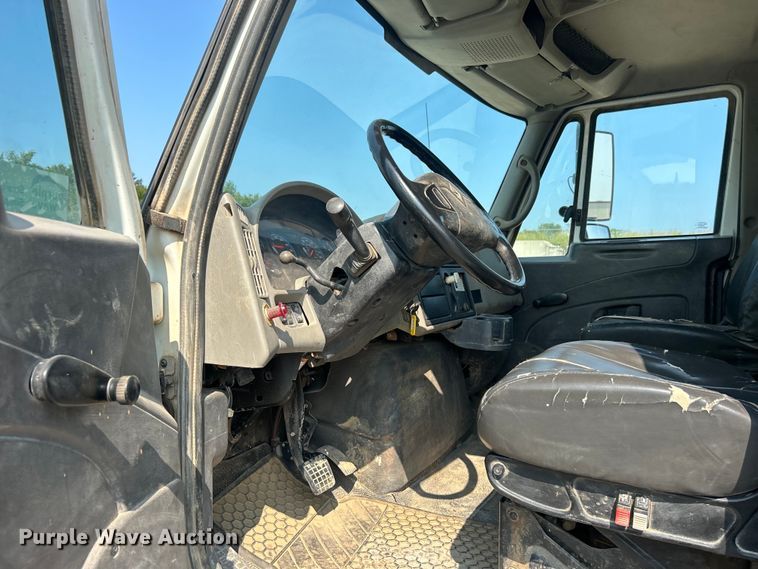 image for item DO6621 2009 International DuraStar 4300 flatbed truck