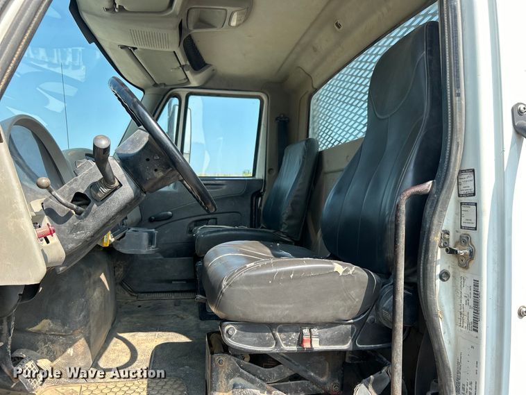 image for item DO6621 2009 International DuraStar 4300 flatbed truck