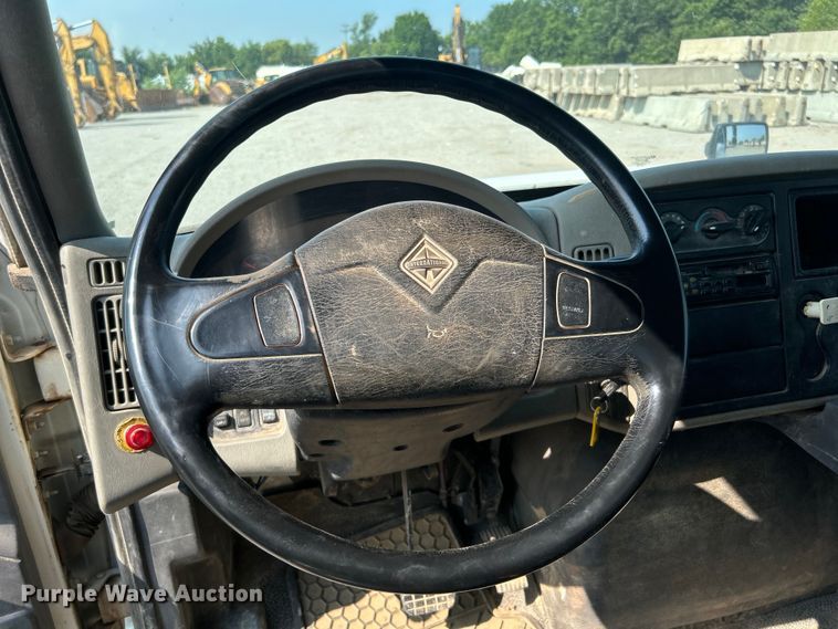 image for item DO6621 2009 International DuraStar 4300 flatbed truck