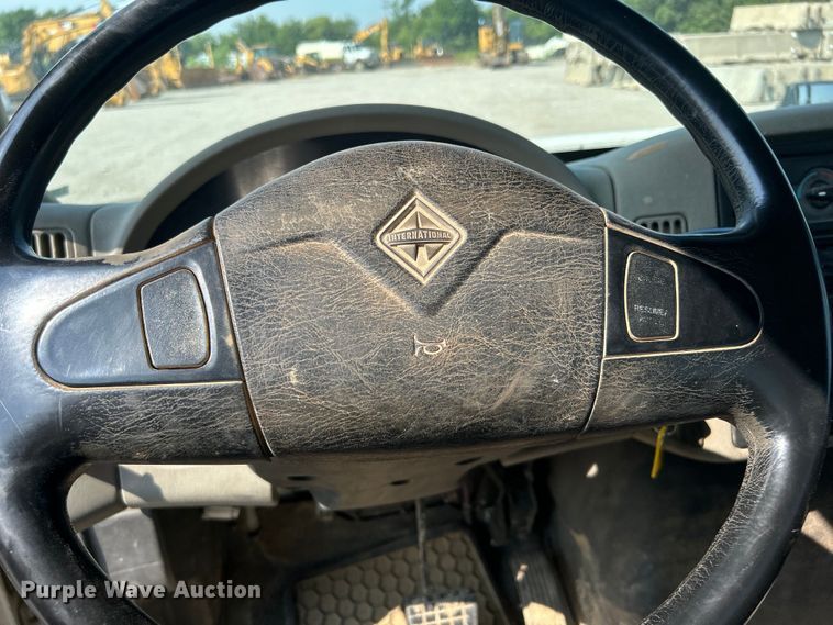 image for item DO6621 2009 International DuraStar 4300 flatbed truck