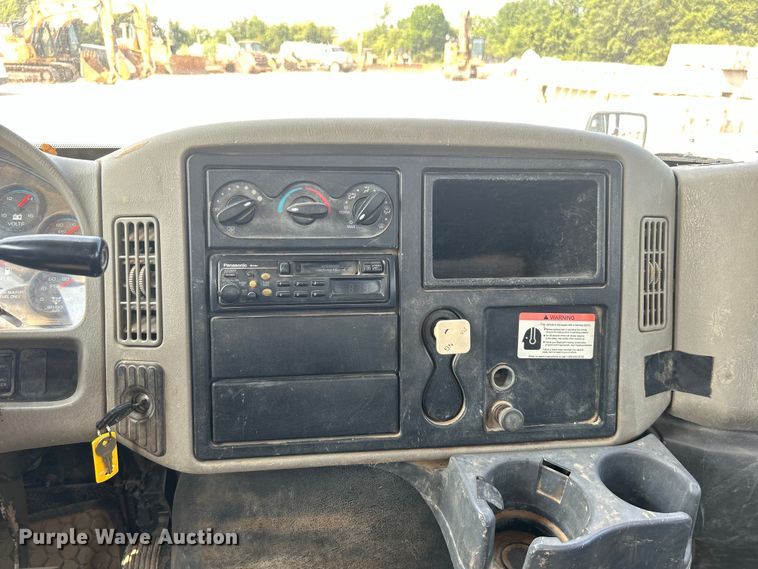 image for item DO6621 2009 International DuraStar 4300 flatbed truck