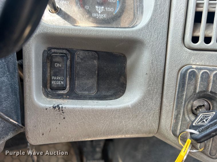 image for item DO6621 2009 International DuraStar 4300 flatbed truck