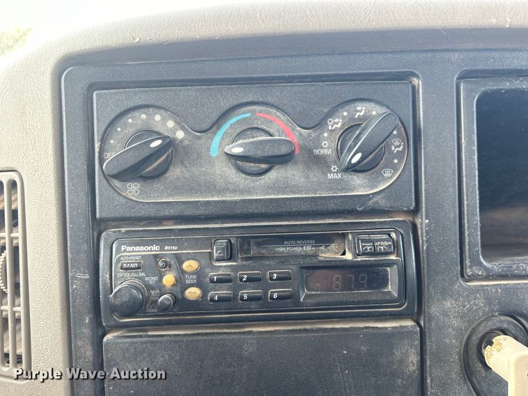 image for item DO6621 2009 International DuraStar 4300 flatbed truck