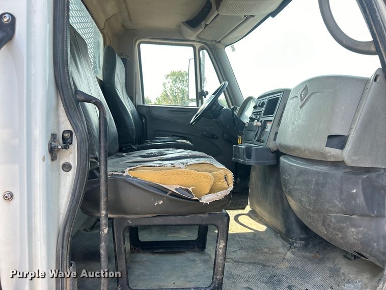 image for item DO6621 2009 International DuraStar 4300 flatbed truck