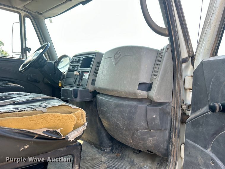 image for item DO6621 2009 International DuraStar 4300 flatbed truck