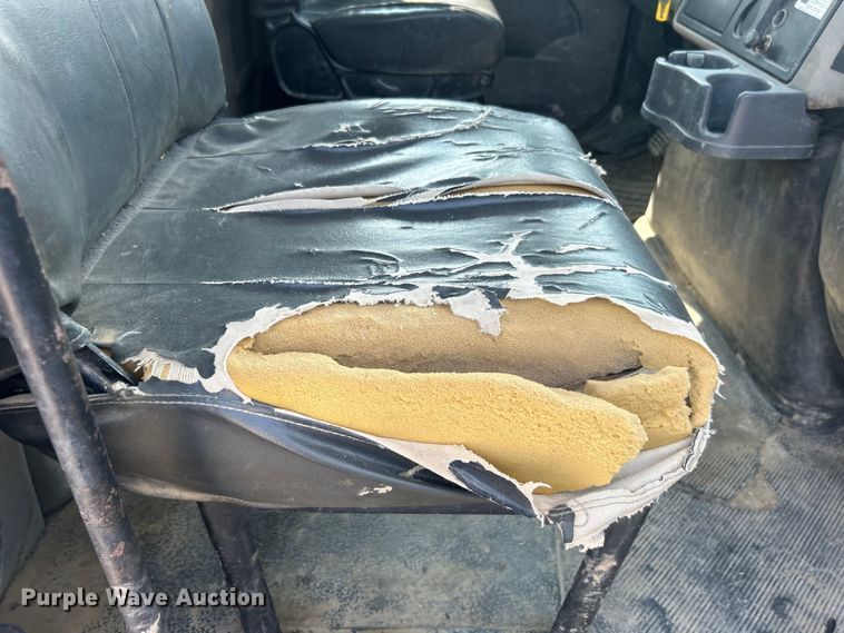 image for item DO6621 2009 International DuraStar 4300 flatbed truck