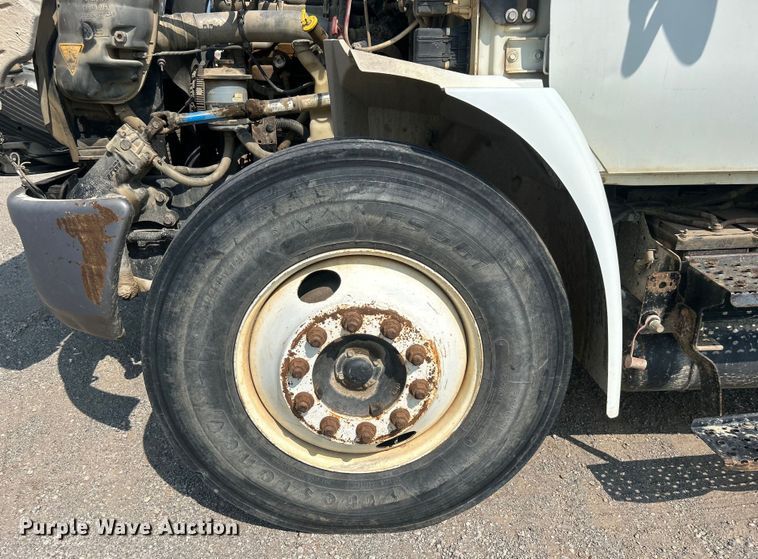 image for item DO6621 2009 International DuraStar 4300 flatbed truck