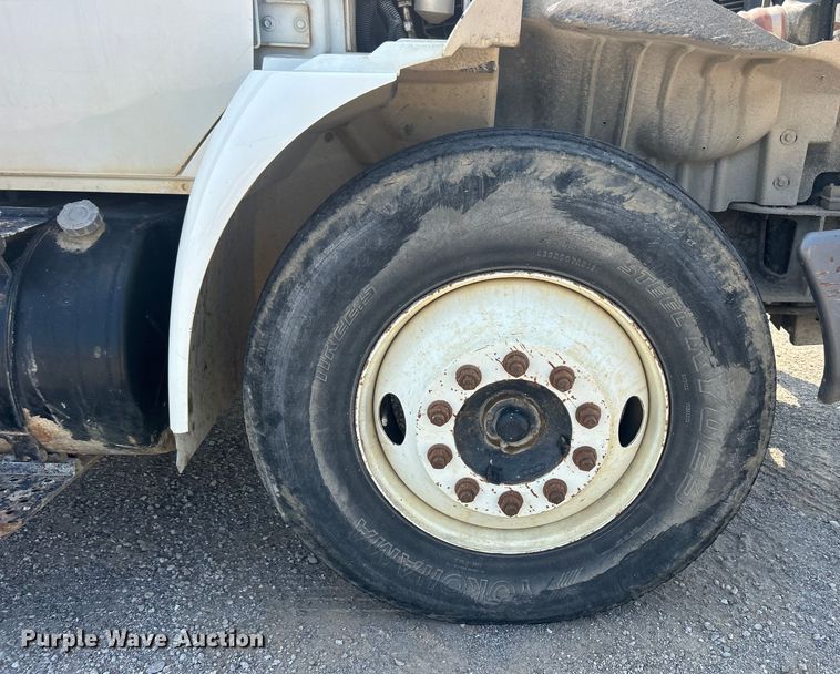 image for item DO6621 2009 International DuraStar 4300 flatbed truck