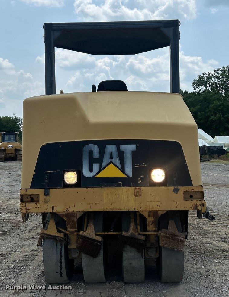 image for item DO6632 2000 Caterpillar PS-150B pneumatic roller