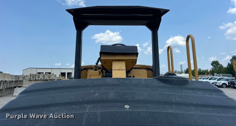 image for item DO6632 2000 Caterpillar PS-150B pneumatic roller