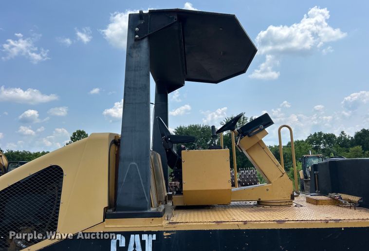 image for item DO6632 2000 Caterpillar PS-150B pneumatic roller