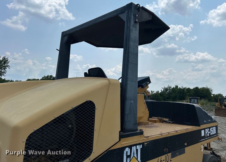 image for item DO6632 2000 Caterpillar PS-150B pneumatic roller