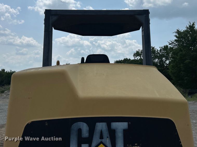 image for item DO6632 2000 Caterpillar PS-150B pneumatic roller