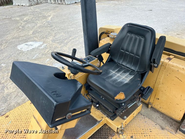 image for item DO6632 2000 Caterpillar PS-150B pneumatic roller