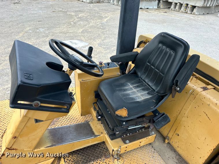 image for item DO6632 2000 Caterpillar PS-150B pneumatic roller