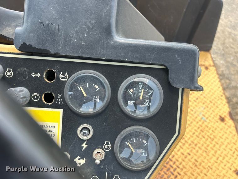 image for item DO6632 2000 Caterpillar PS-150B pneumatic roller