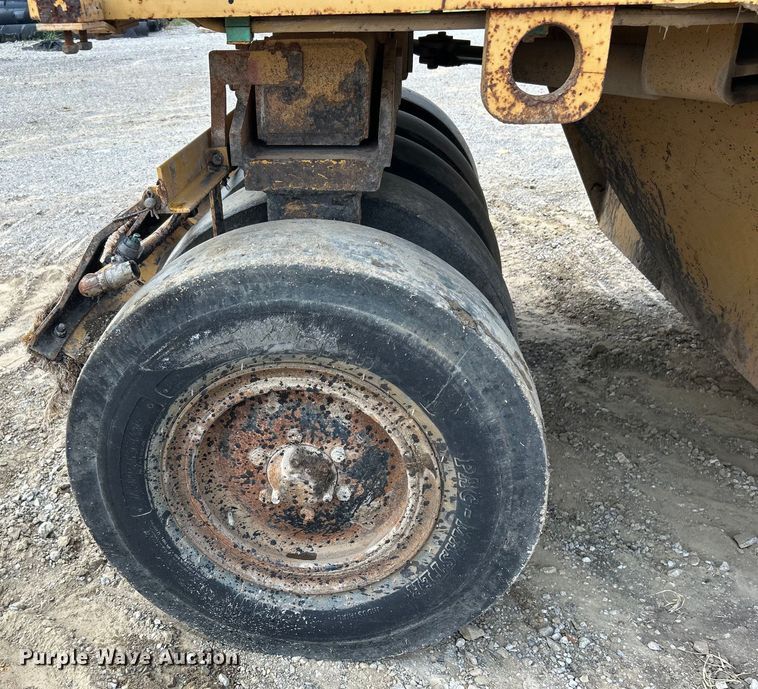 image for item DO6632 2000 Caterpillar PS-150B pneumatic roller