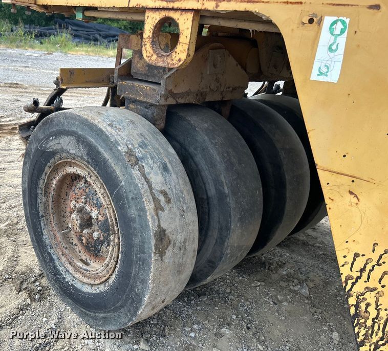image for item DO6632 2000 Caterpillar PS-150B pneumatic roller