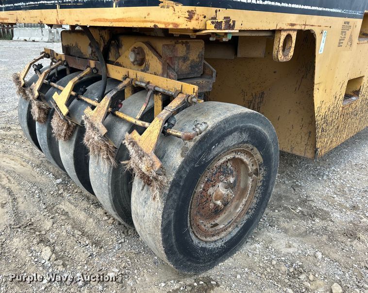 image for item DO6632 2000 Caterpillar PS-150B pneumatic roller