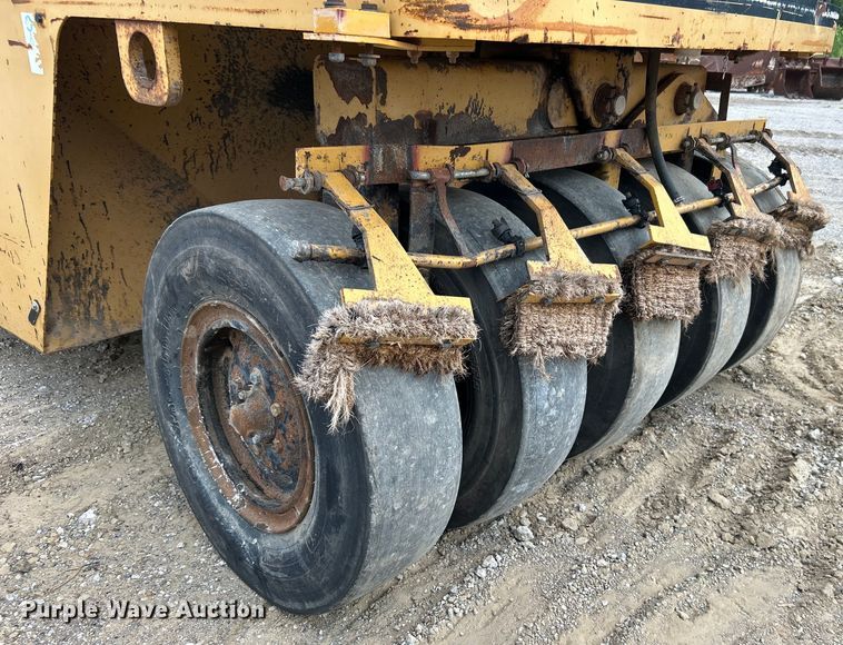 image for item DO6632 2000 Caterpillar PS-150B pneumatic roller