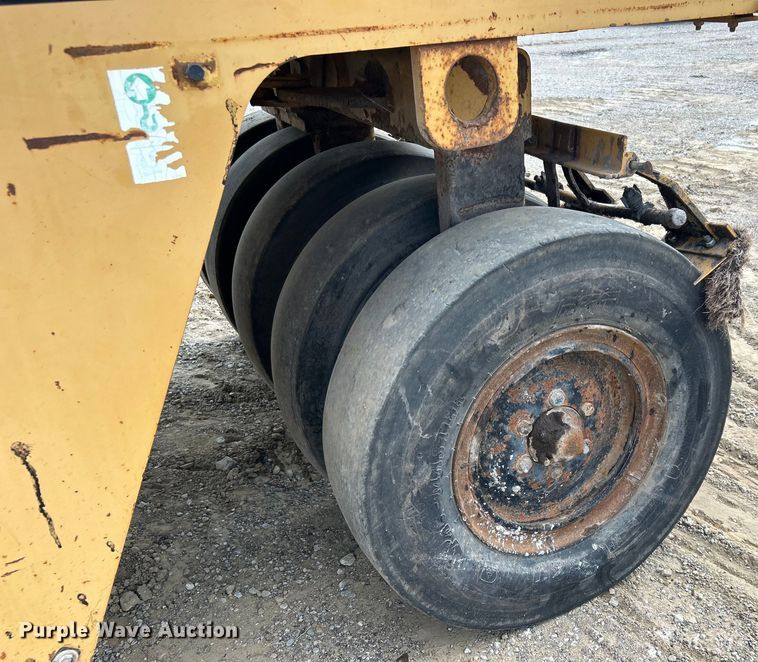 image for item DO6632 2000 Caterpillar PS-150B pneumatic roller