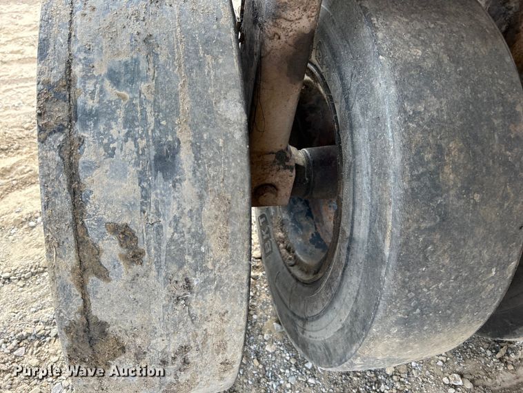 image for item DO6632 2000 Caterpillar PS-150B pneumatic roller