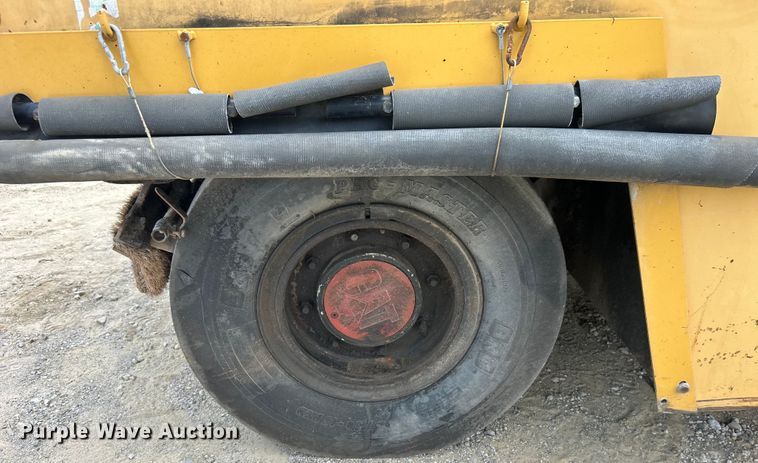 image for item DO6632 2000 Caterpillar PS-150B pneumatic roller