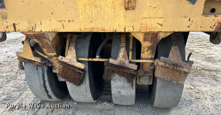 image for item DO6632 2000 Caterpillar PS-150B pneumatic roller