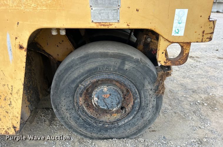 image for item DO6632 2000 Caterpillar PS-150B pneumatic roller