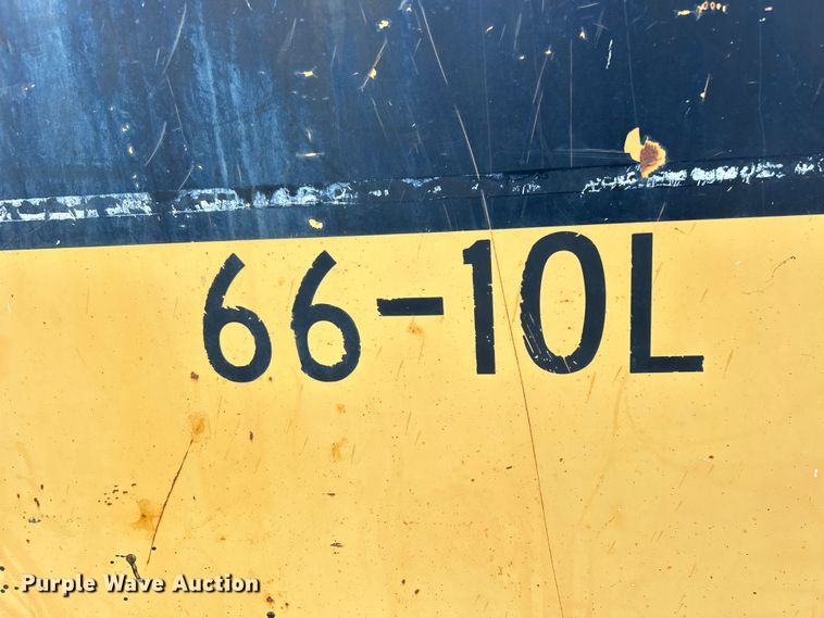 image for item DO6632 2000 Caterpillar PS-150B pneumatic roller