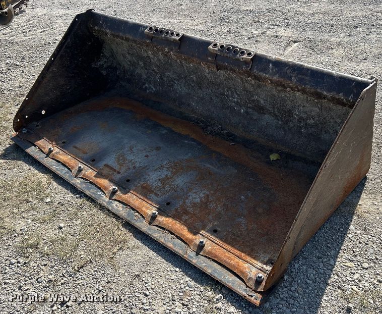 image for item DO6640 Skid steer bucket