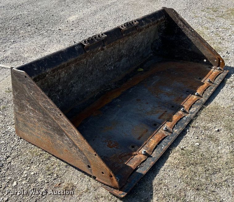 image for item DO6640 Skid steer bucket