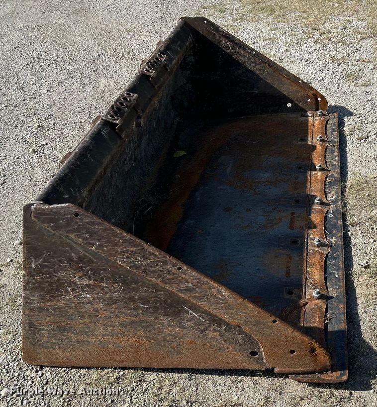 image for item DO6640 Skid steer bucket