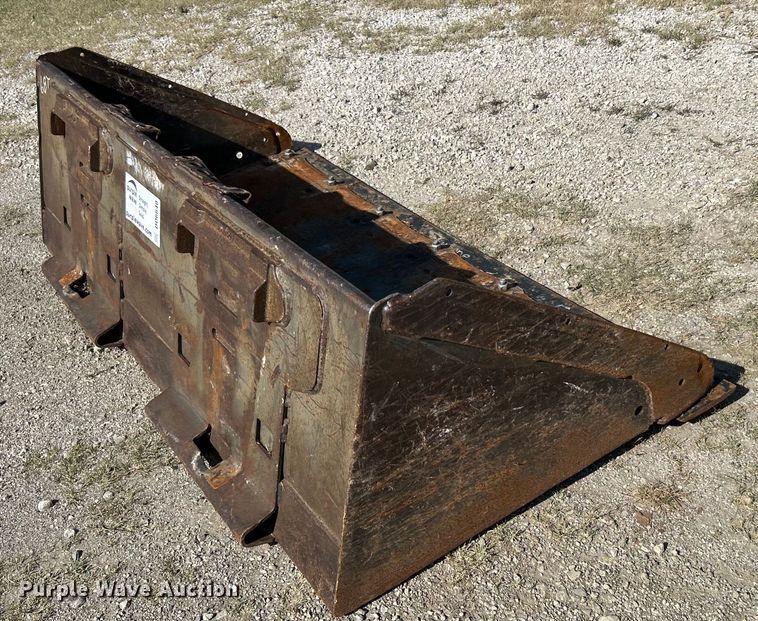 image for item DO6640 Skid steer bucket