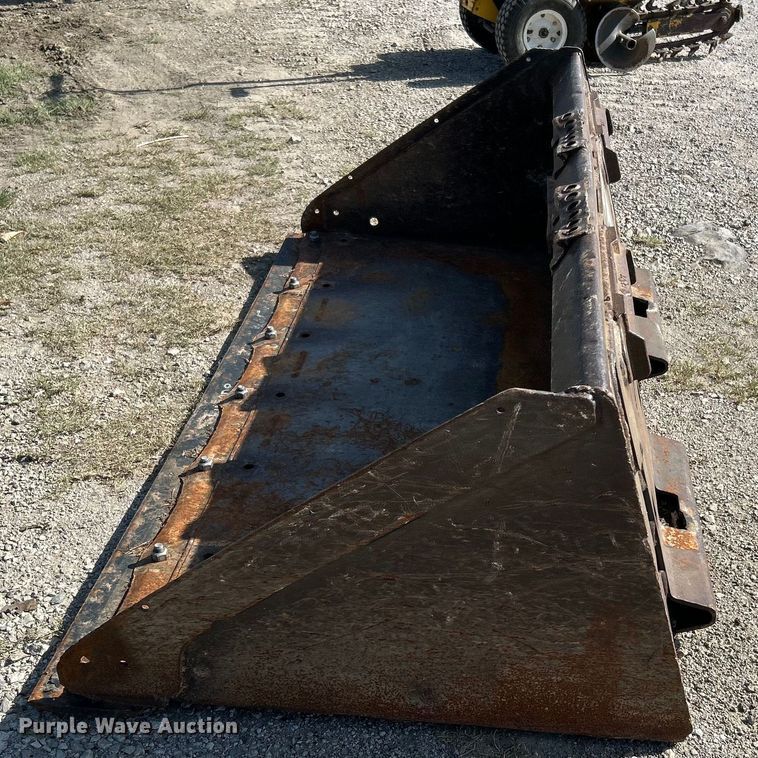 image for item DO6640 Skid steer bucket