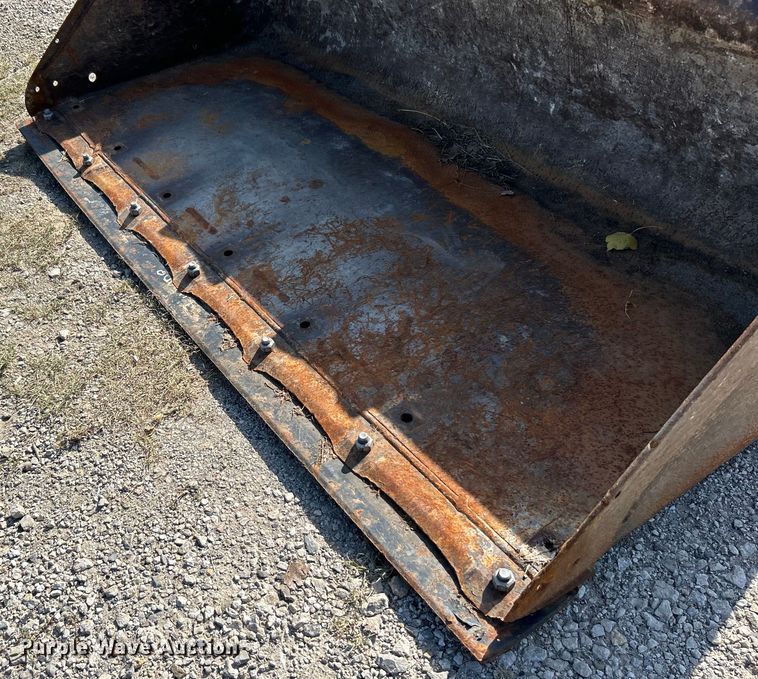 image for item DO6640 Skid steer bucket