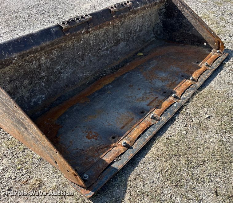 image for item DO6640 Skid steer bucket