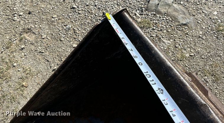 image for item DO6640 Skid steer bucket