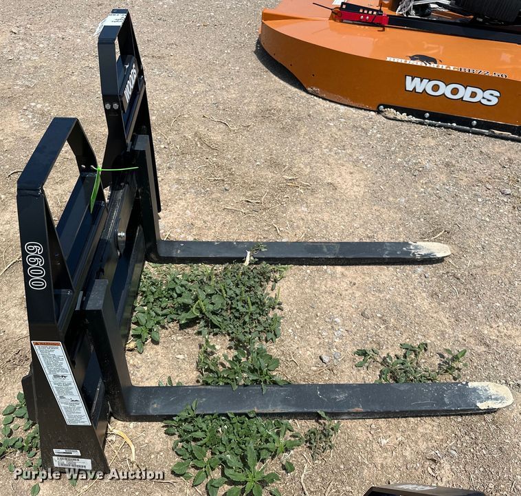 image for item DO7153 2022 Woods 6600 skid steer forks