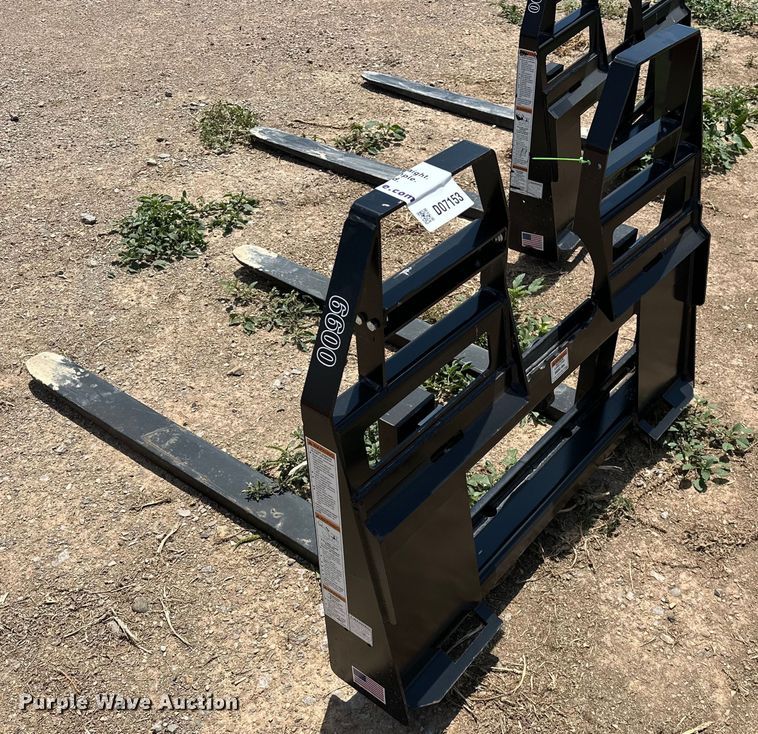 image for item DO7153 2022 Woods 6600 skid steer forks