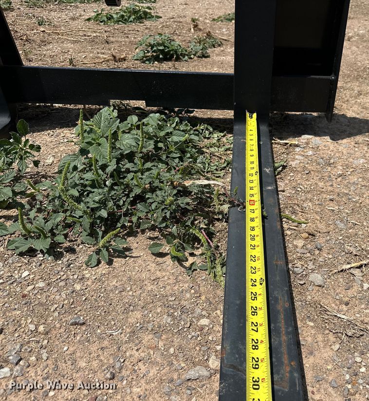 image for item DO7153 2022 Woods 6600 skid steer forks