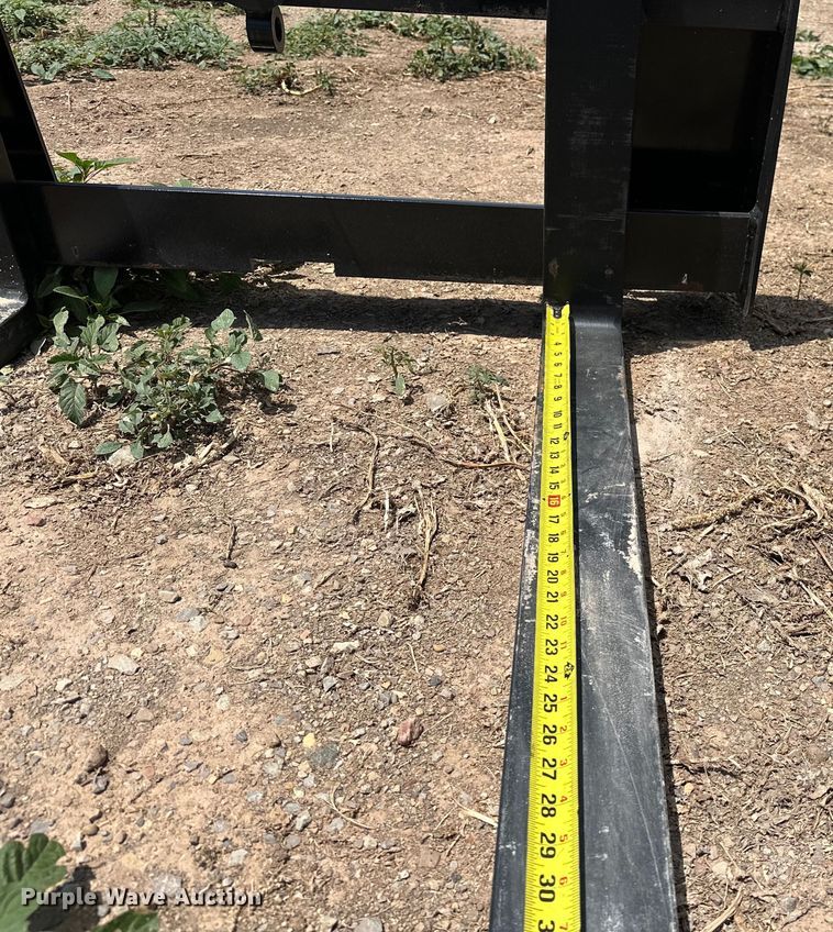 image for item DO7154 2022 Woods 6600 skid steer forks