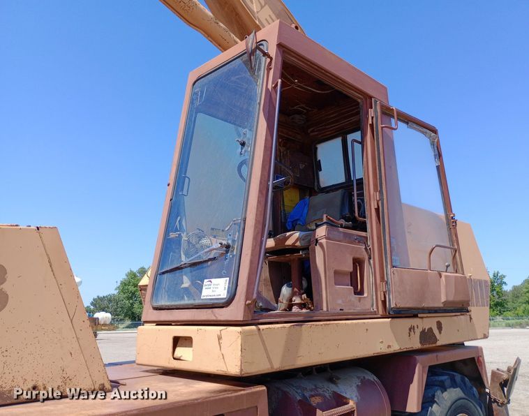 image for item DP1266 1985 Case 1085B wheeled excavator