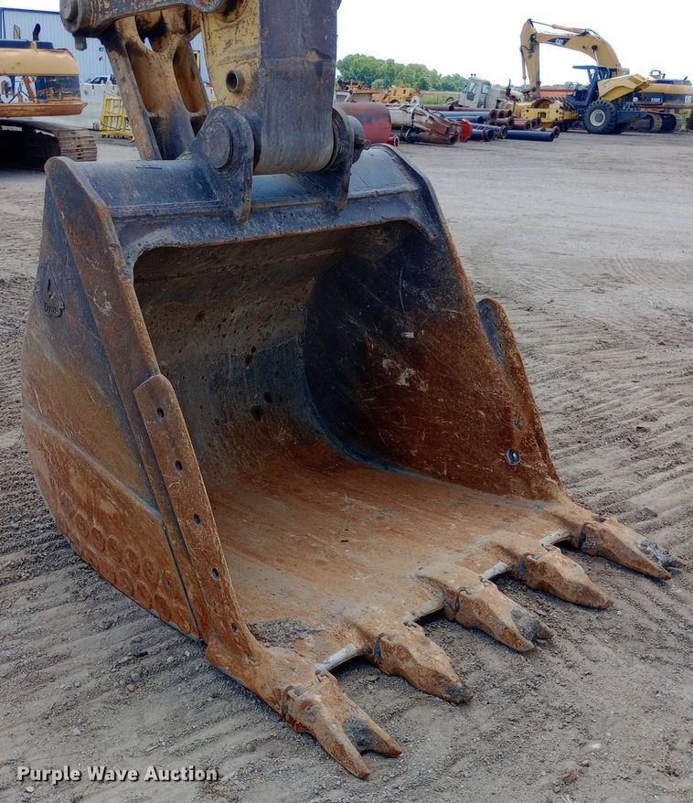 image for item DP1276 2002 Komatsu PC300LC-7 excavator
