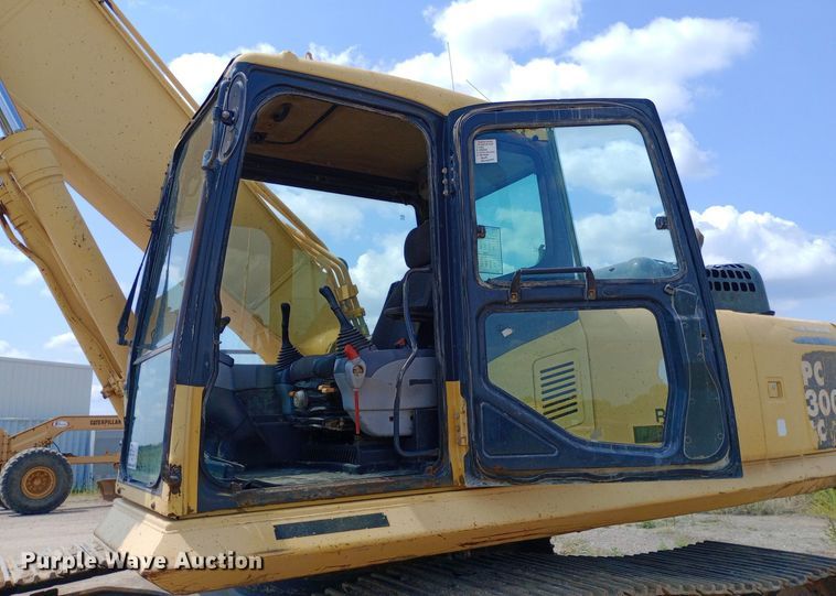 image for item DP1276 2002 Komatsu PC300LC-7 excavator