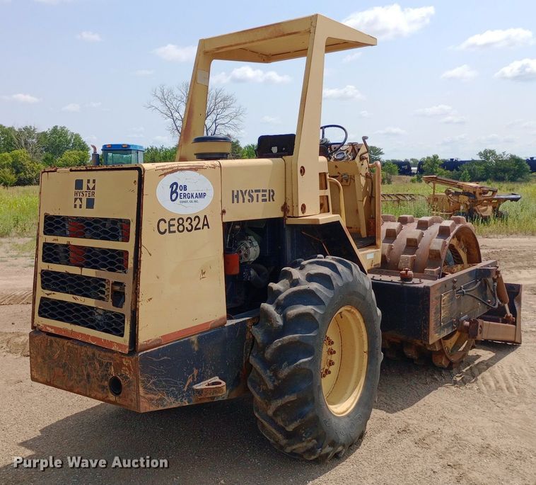 image for item DP1278 1988 Hyster C-832-A single drum roller