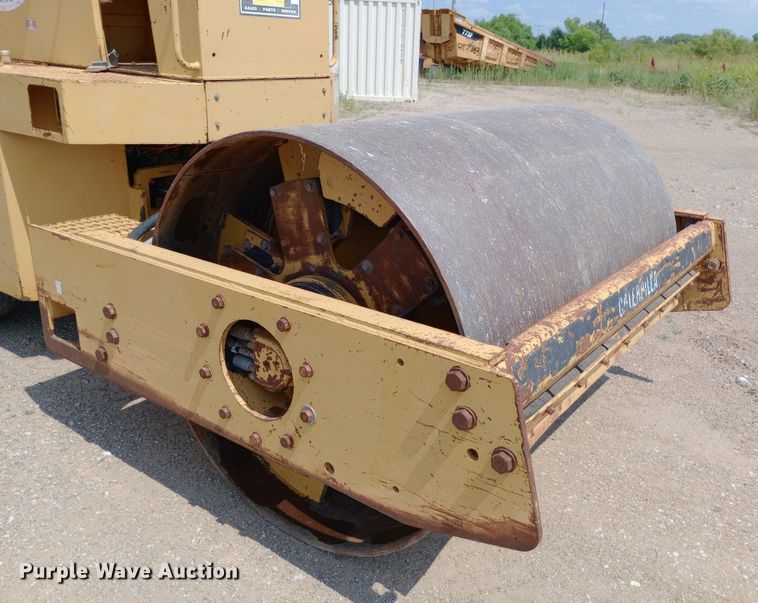image for item DP1279 1992 Caterpillar CS-433B single drum vibratory roller