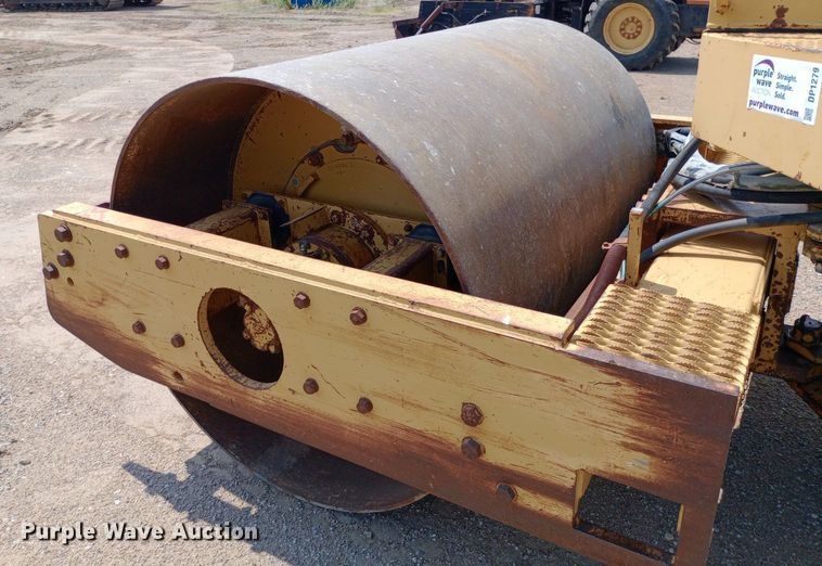 image for item DP1279 1992 Caterpillar CS-433B single drum vibratory roller
